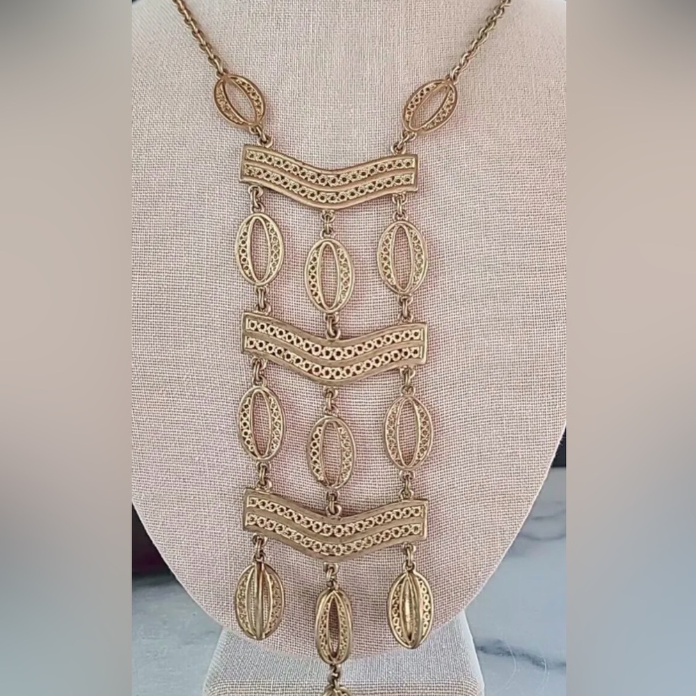 Stella & Dot Intricate Kimberly Good Statement Necklace